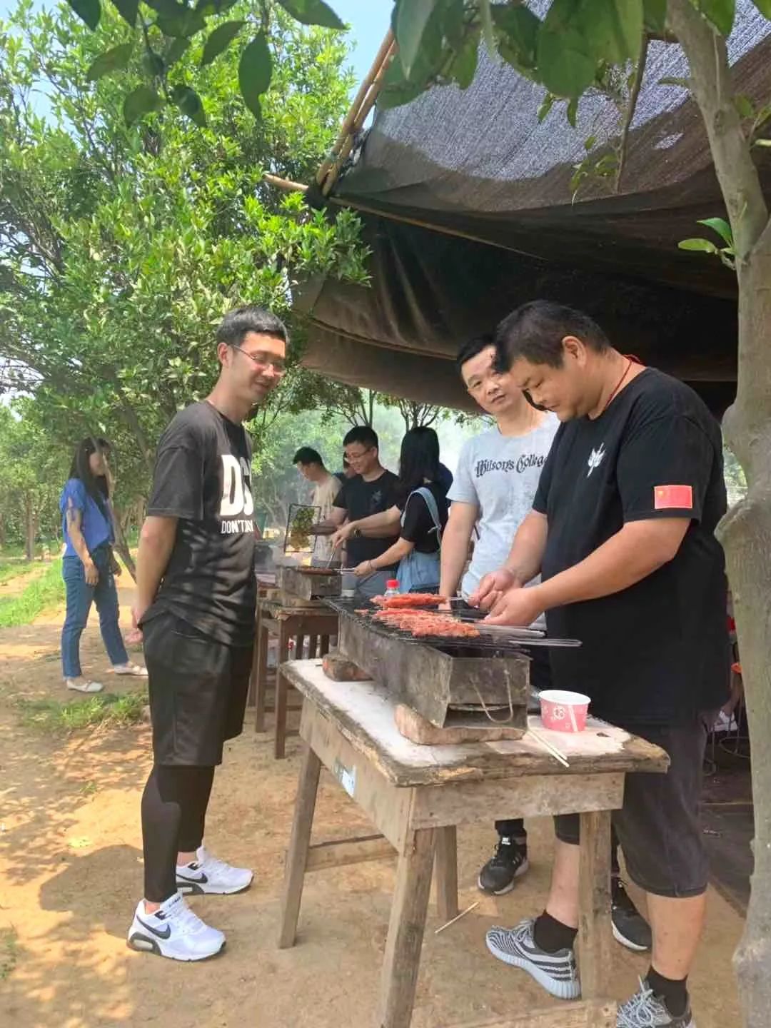 尊龙凯时官网网址团建 | 打卡后官湖湿地公园，顶住高温出来烧烤的都是真爱呀~